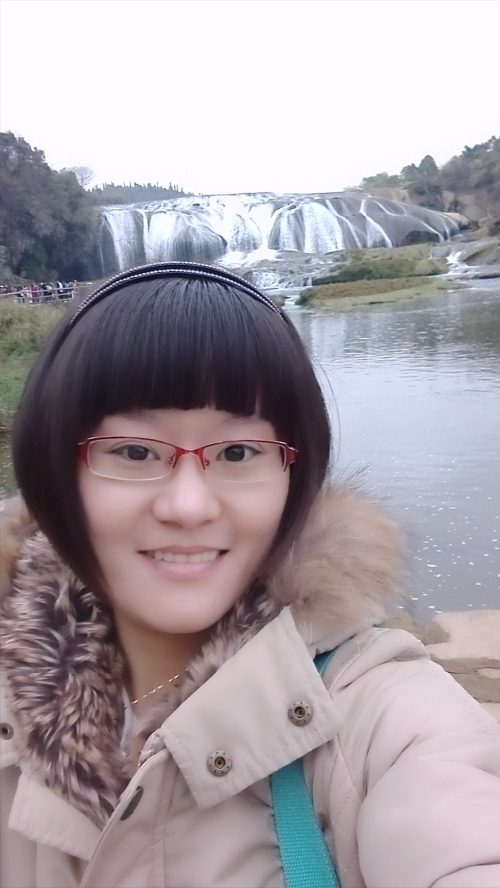 于娜.jpg 于娜.jpg